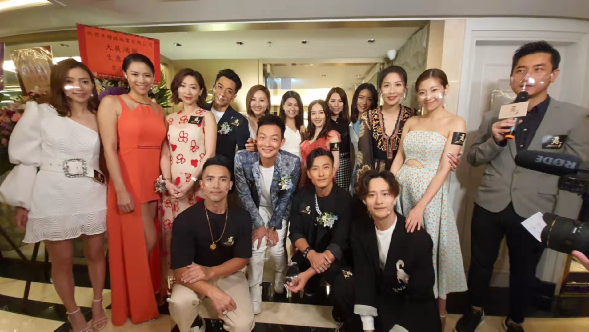 前tvb爱国艺术家梁伟辉手表店开业 朋友吴卓辉似乎否认爱上了女歌手 Me前沿