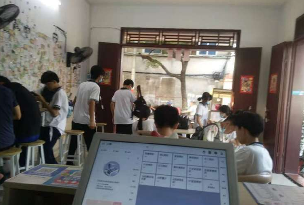培训机构摇身一变成“补课奶茶店”，网友笑了：还是熟悉的配方