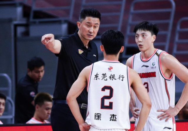 cba赛后发布会去哪里看（CCTV5直播！宏远福建二番战，阿联轮休赵睿禁赛，杜锋拒绝连败）