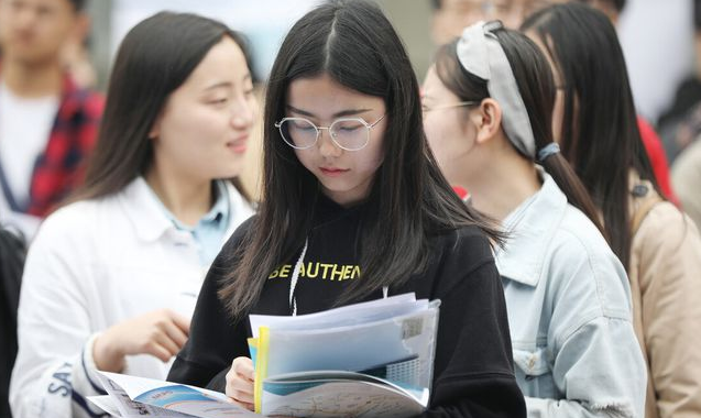 英语四六级证书多重要，逛完人才市场就知道，几乎是好职位的标配