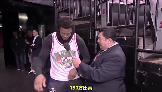 庫里脫口秀采訪（NBA總決賽爆笑采訪：庫里為詹皇簽名，一問題讓勇士眾將面紅耳赤）