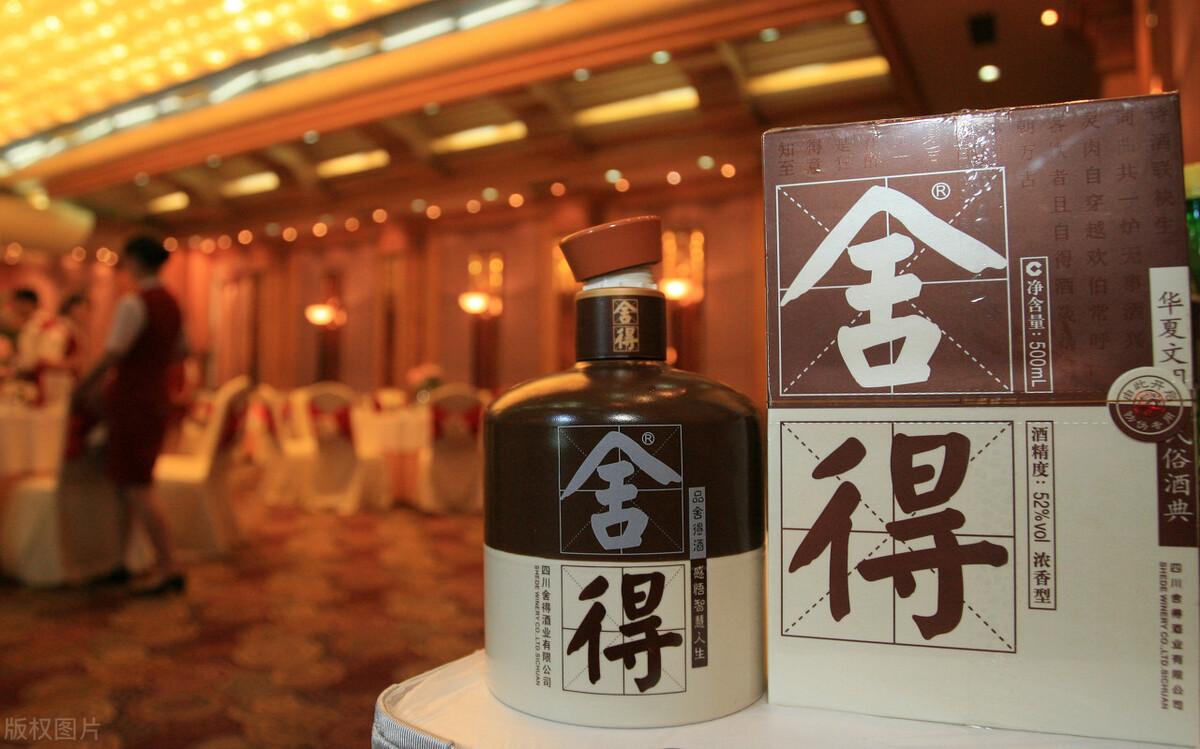 过年送礼送两瓶茅台好吗（给领导送茅台酒算啥档次）