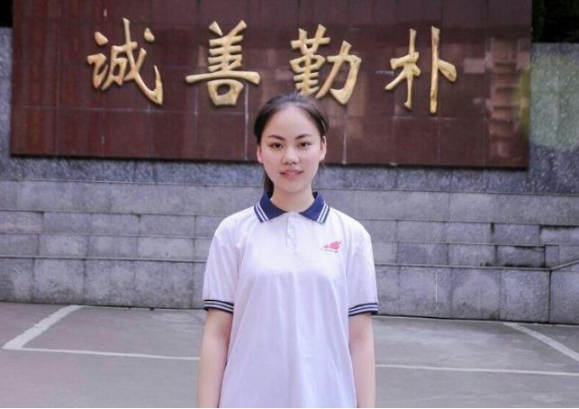 娄底二中又一漂亮女生摘取2019高考娄底市文科第一名，她感概万千