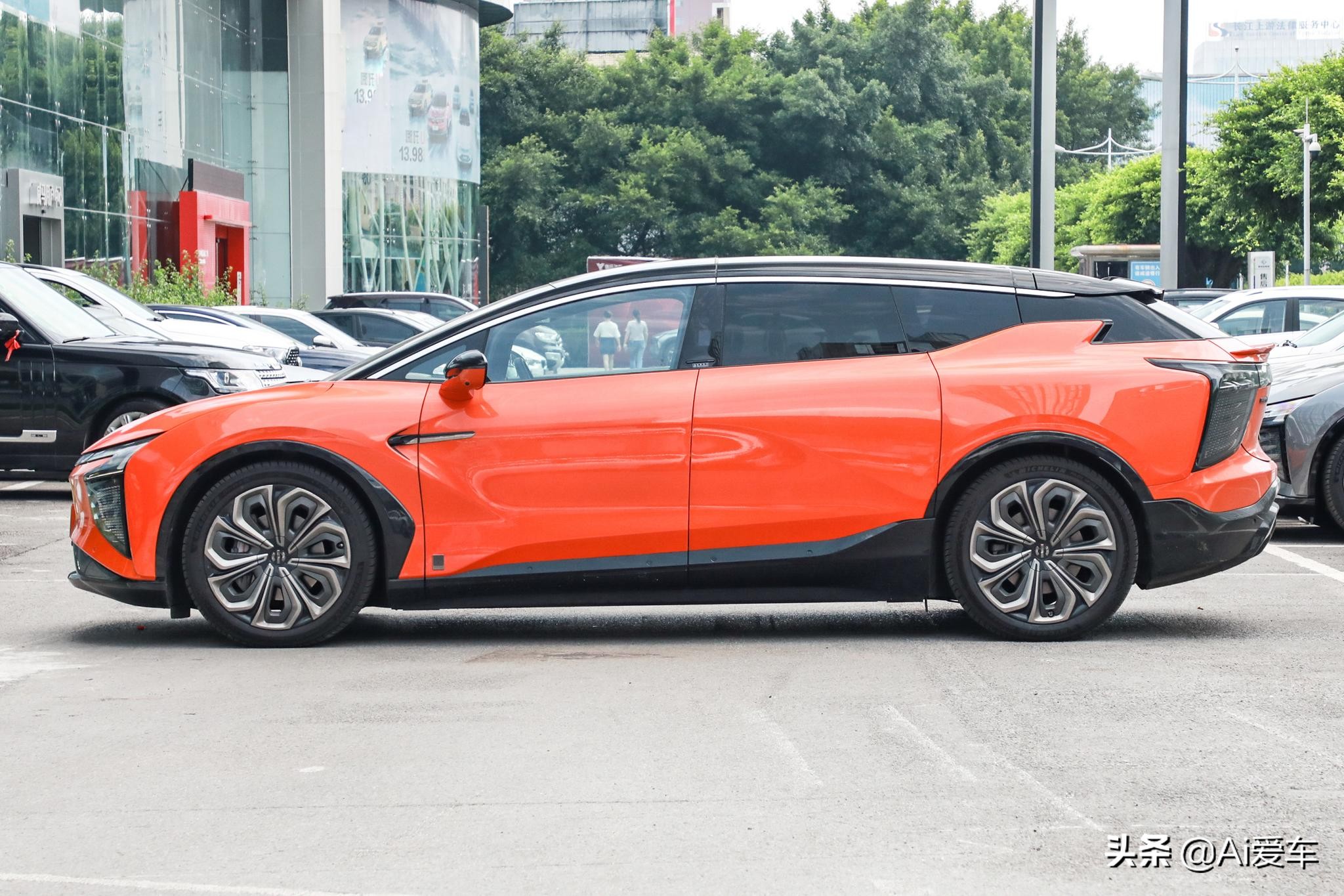 快充远航高端性能大SUV，独立6座设计，破百3.9S，实拍高合HiPhi X