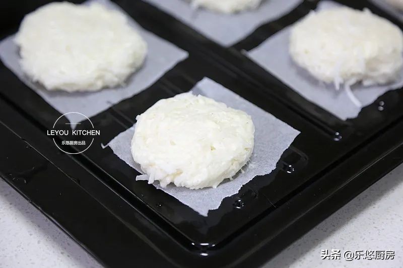 秋冬多吃萝卜好处多，简单一蒸，软软糯糯，再蘸上料汁吃，太香了