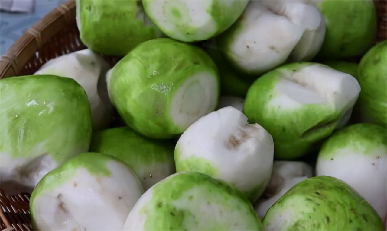 教你在家腌芥菜，脆爽下饭不呛鼻，腌2天就能吃，做法超简单