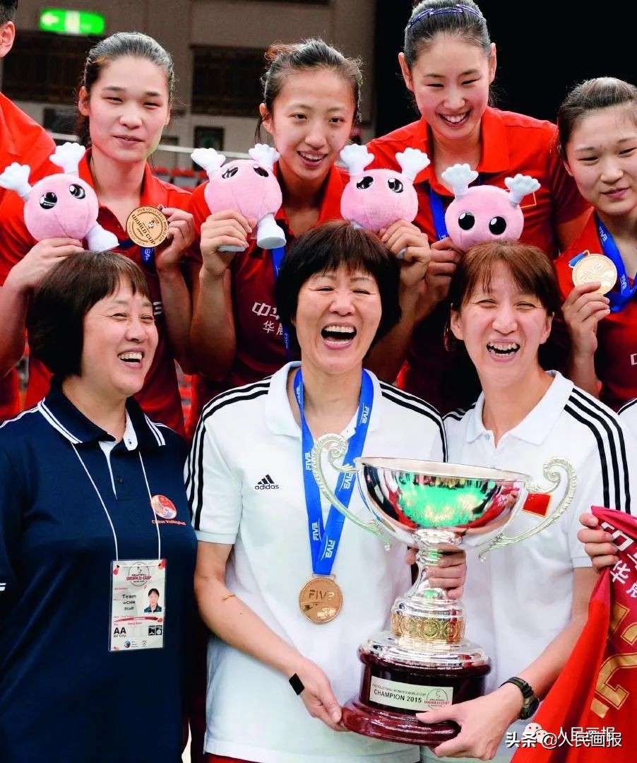 女排球世界杯上一届冠军(40年前的今天，中国女排首夺世界冠军)