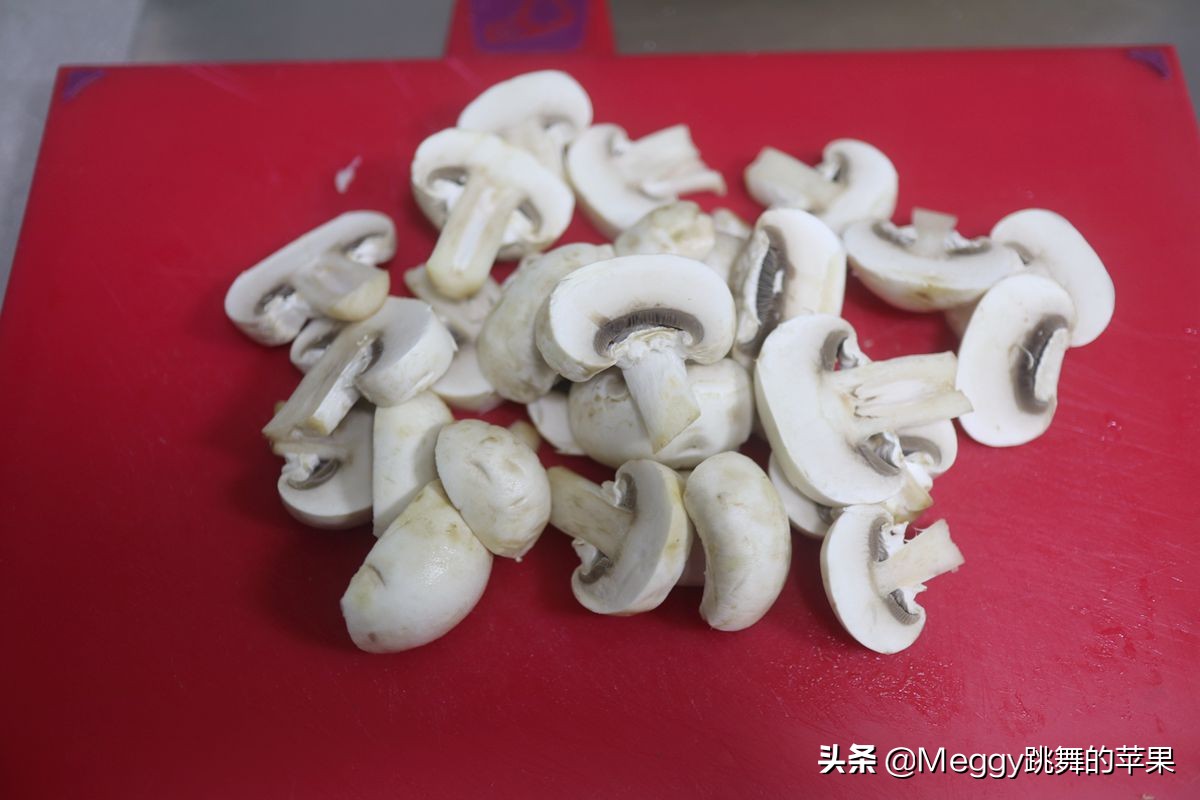 自制的鱼丸Q弹洁白，2道家常鱼丸汤，比饭店的还营养好喝实惠