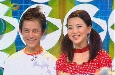 清醒的何炅：不签经纪公司，在湖南卫视兼职，独闯娱乐圈28年