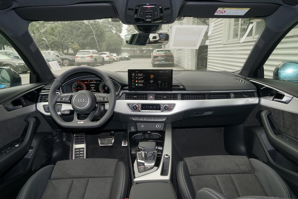 奥迪A4(进口)限时优惠4.68万 欢迎试乘试驾