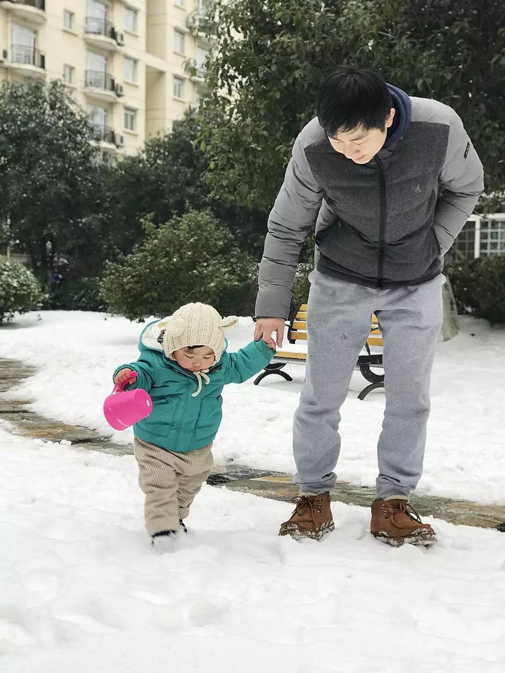 丈夫离世二百日，生死相隔泪如雨