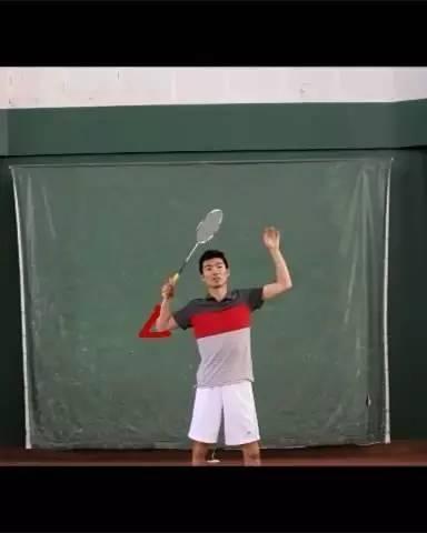 羽毛球架拍动作如何训练(羽毛球标准架拍动作，只要这四点达标，你就能打出速度飞快回球！)