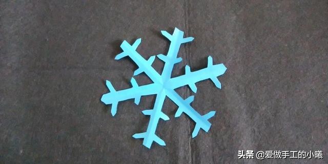 六角雪花剪纸步骤图解，精美雪花剪纸教程