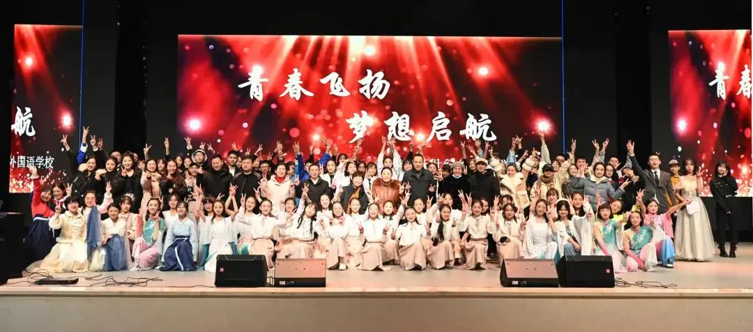 创校20年的这所学校，凭什么“出圈”？