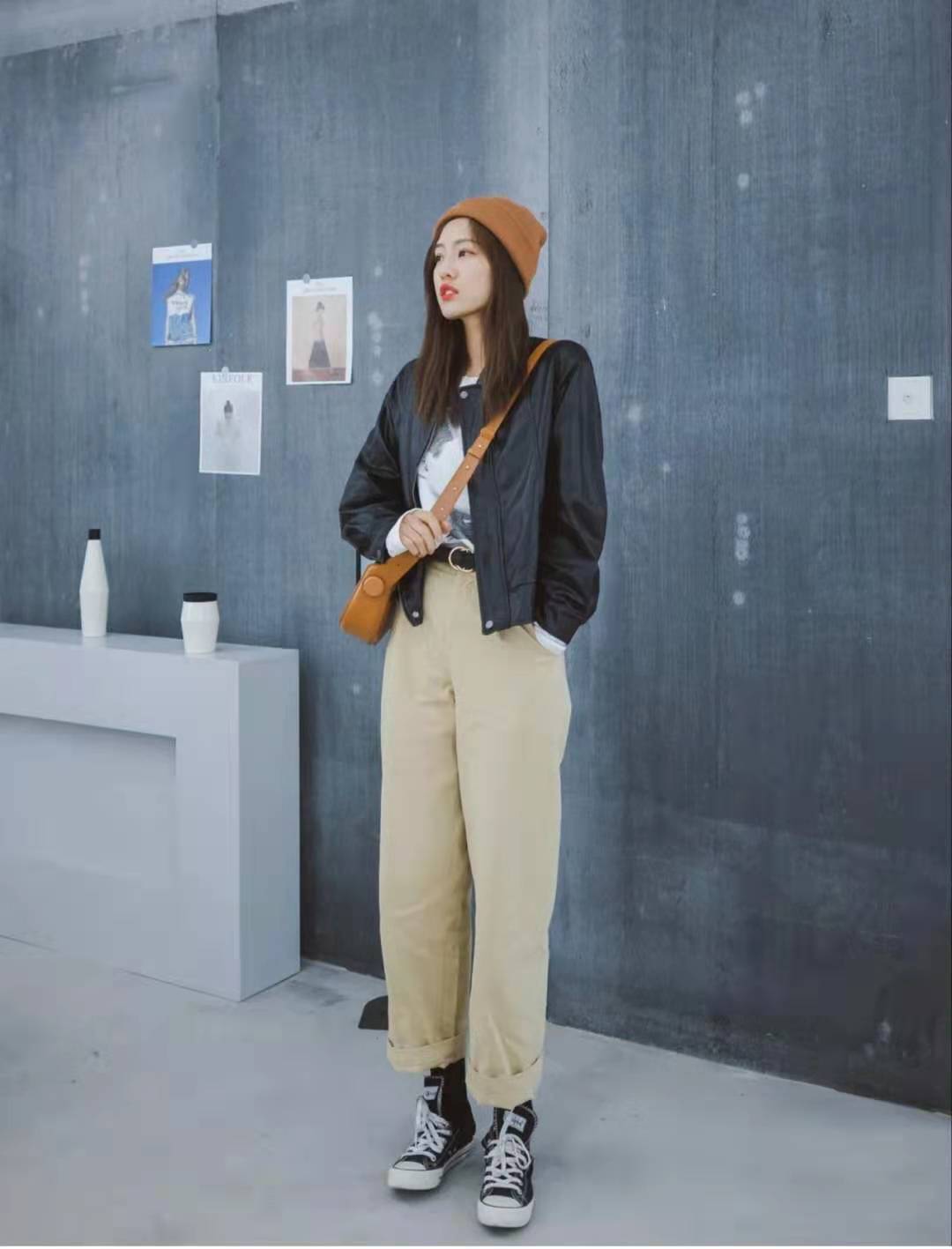 短款皮衣搭配什么裤子好看