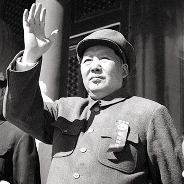 中国历届主席名单(1949年，主持人宣布了毛主席当选为第一任主席，一时间举国欢庆)