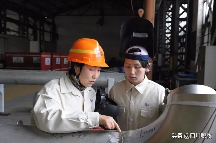 四川核工业技师学院建校四十年，铁娘子“绣花焊”赵金凤重回母校