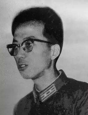 同时被七所大学录取，高考全省第一的姚桐斌，曾被父亲强迫摆地摊