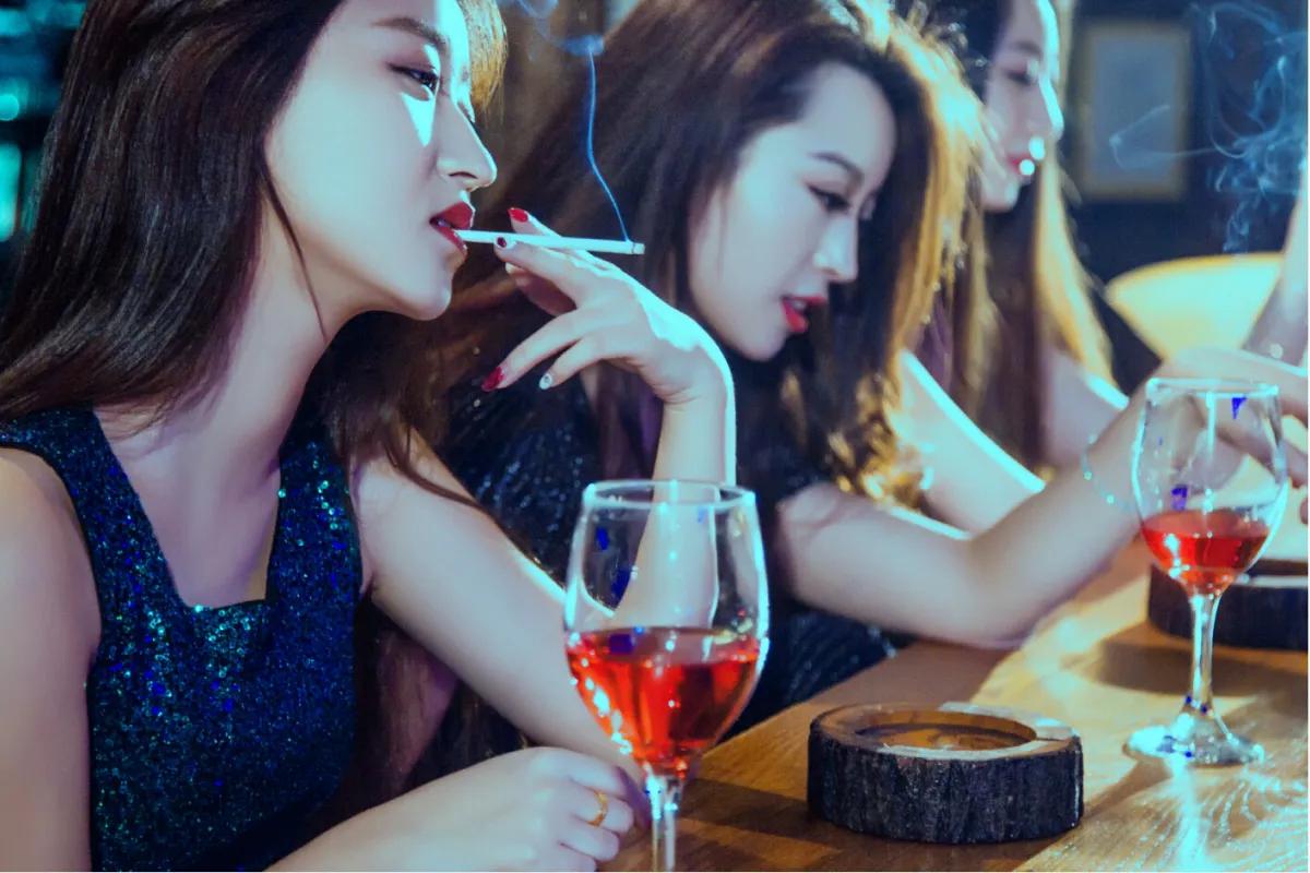 26岁的我惹上36岁富婆美女，结果人财两失，最终为自己的行为买单