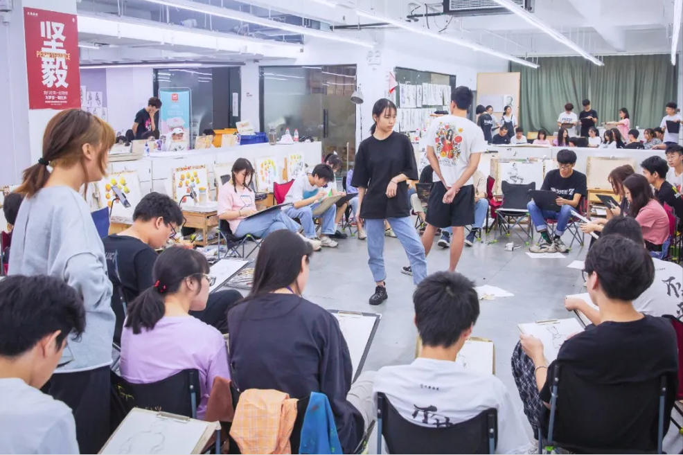 艺术生考大学很容易？艺考的艰辛非文化生可想象，尤其是这两年