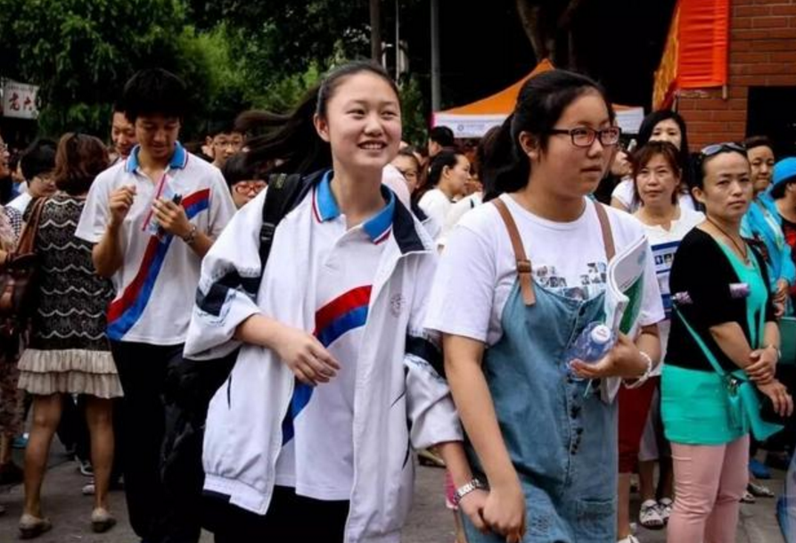 “英语踢出高考”呼声渐高，2021年成节点？已有地区英语骤降20分