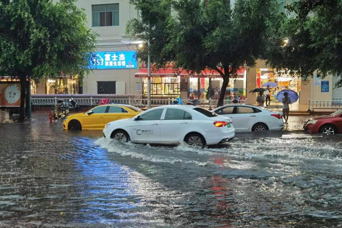 一场暴雨，车辆集体溺水？暴雨台风天如何保护爱车，防泡水