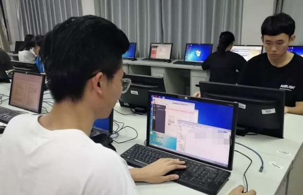 大一新生开学，是否有必要带“笔记本电脑”，辅导员给出答案