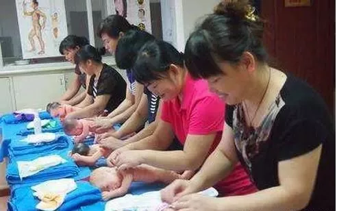 聘请月薪8000元的金牌月嫂,仅仅三天就把孩子摔成重伤