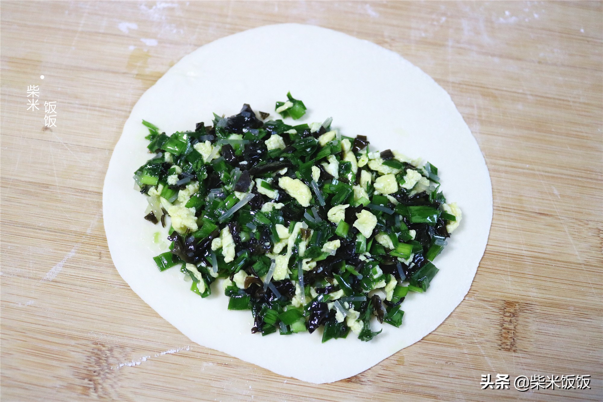 韭菜盒子这样做，柔软筋道不破皮，鲜香又多汁，太好吃了