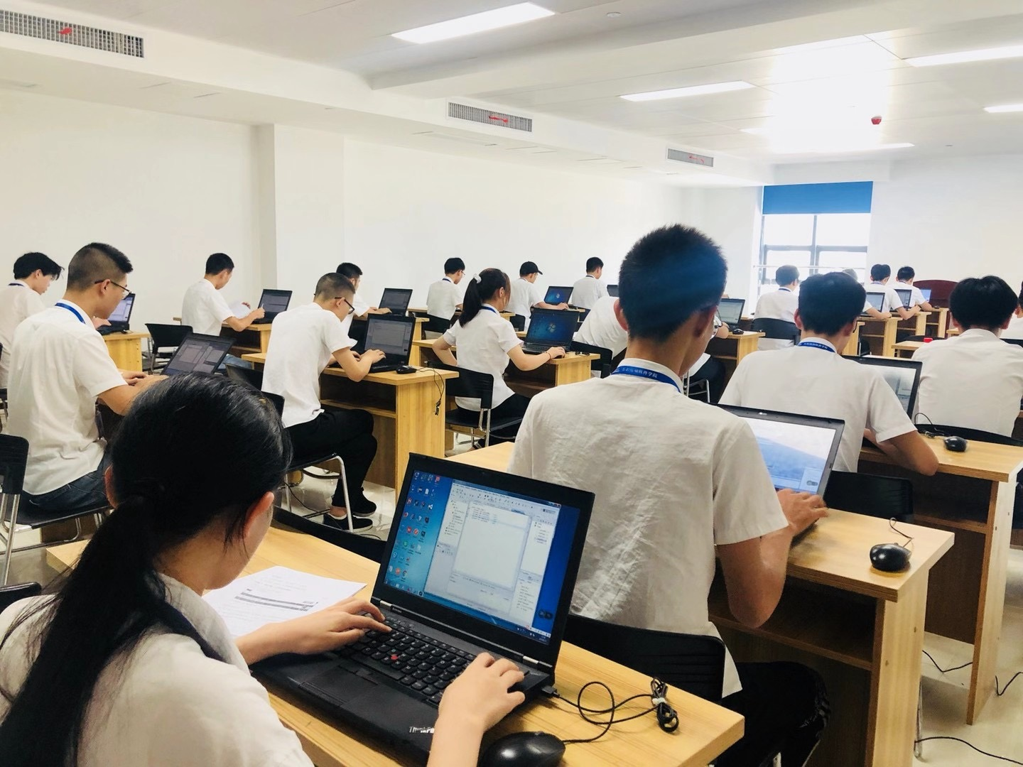 毕业即能高薪就业，岳阳北大青鸟是怎么做到的？