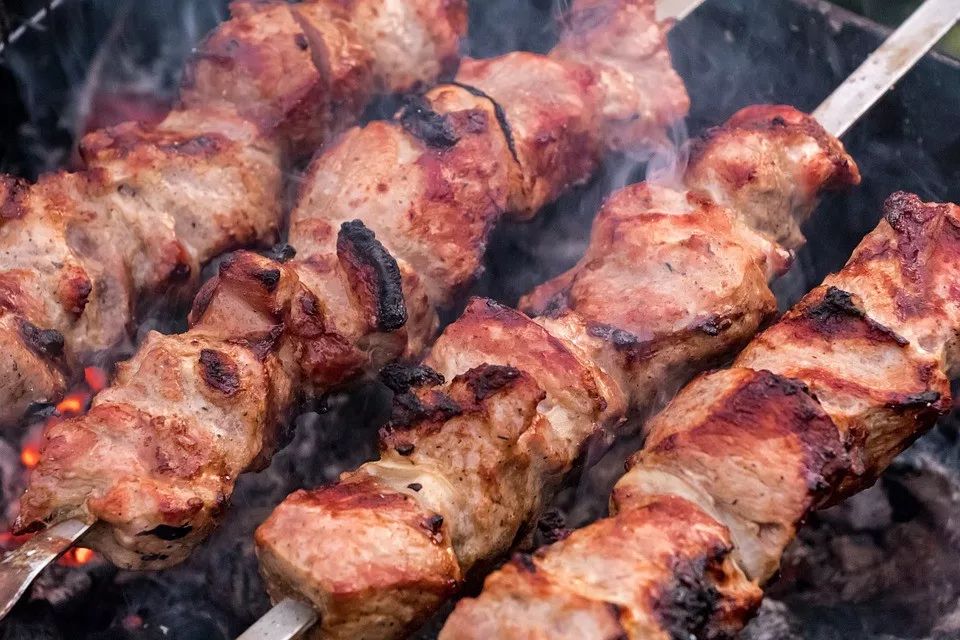 人造肉到底是用什么做的，里面有肉吗？