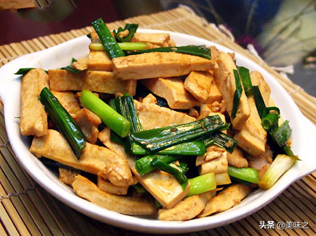 17道和蒜苗搭配的家常菜做法，口味鲜美，营养丰富