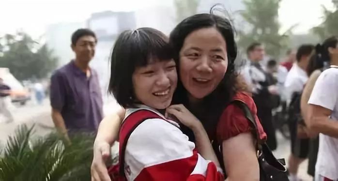 孩子说“在学校没朋友”，两类妈妈的不同回答，影响孩子人生格局