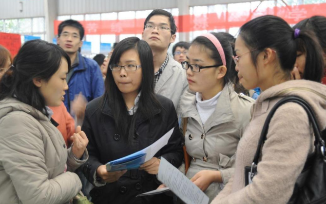 高考前后“饮食”的对比，待遇差距巨大，网友表示太真实了