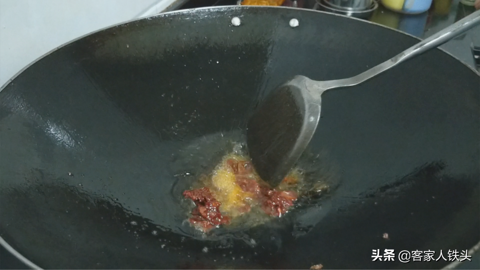 回锅肉，还是最爱妈妈教的这一个做法，简单好吃，比饭店做的还香