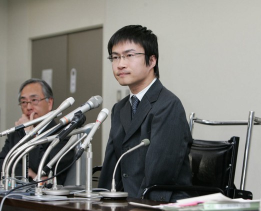 天生没有四肢，婚内出轨5人，交小20岁女友，日本美女就这审美？