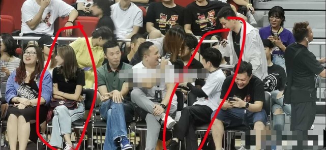騰訊體育nba男主播有哪些（騰訊體育當家主播美娜，無數宅男球迷女神，卻依舊被秦奮“甩”了）