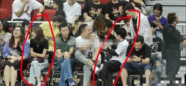 nba主播美娜叫什么名字(腾讯体育当家主播美娜，无数宅男球迷女神，却依旧被秦奋“甩”了)