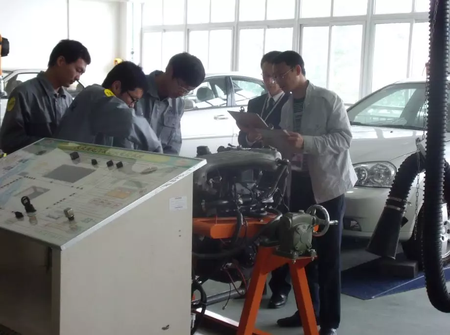 乐山有一所综合性大学，各地区县医院是实习单位，今年高职单招