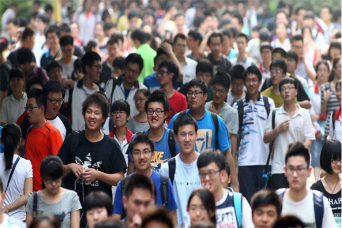 高考生填报志愿后，如何知晓自己是否被大学录取？这些细节要注意