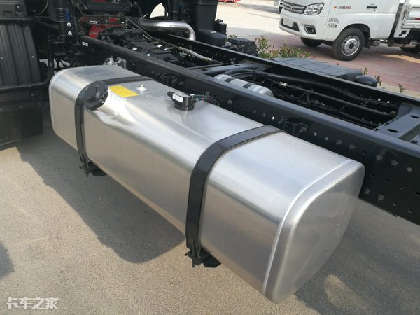 78米,却是台2轴货车,这恐怕是目前最大的中卡了