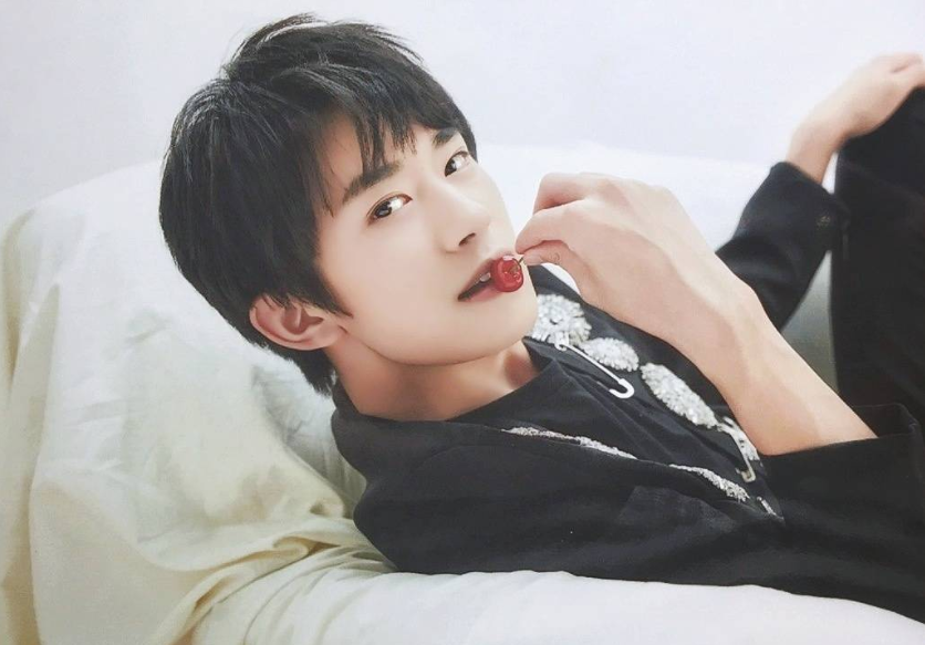 易烊千玺高考“太偏科”，数学成绩不错，英语分数让人捏了一把汗