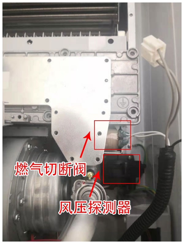 拆出好壁挂炉·林内&庆东纳碧安冷凝式壁挂炉拆机对比