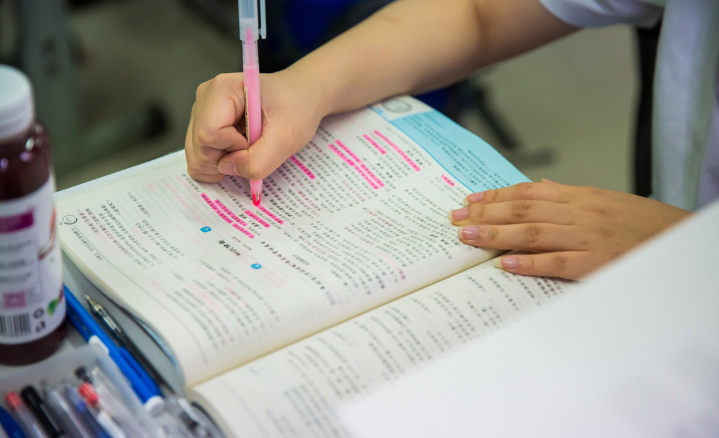 大学在校生能考公务员吗？要做什么准备？