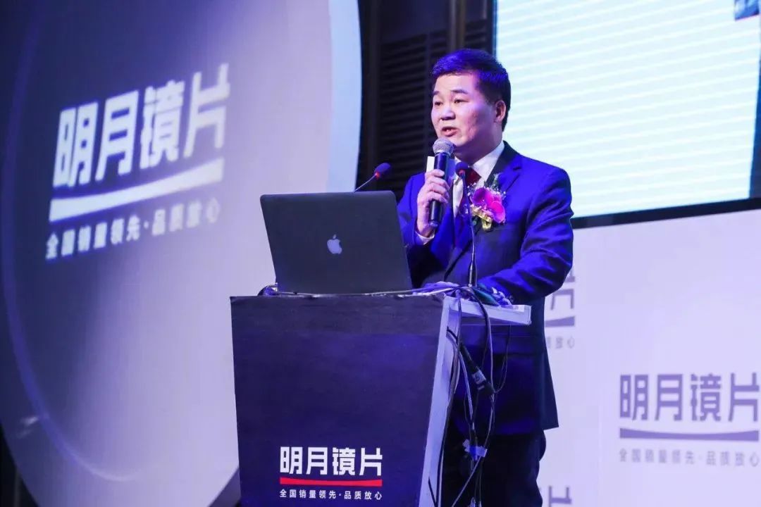 毛利率超90%，成本6块却卖成百上千，“镜片第一股”暴露了哪些行业秘密？