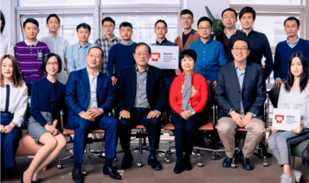 韦神CP出现！32岁清华“梨涡女神”教授，拒绝留美回国发明咽拭子