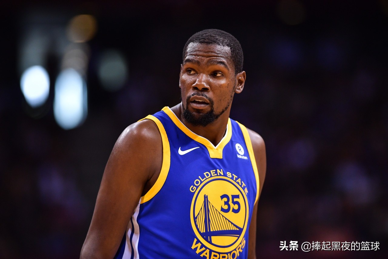 nba拿球砸脚为什么(搬起砖头砸自己脚？KD发表奇葩观点恐引众怒，带坏青少年)