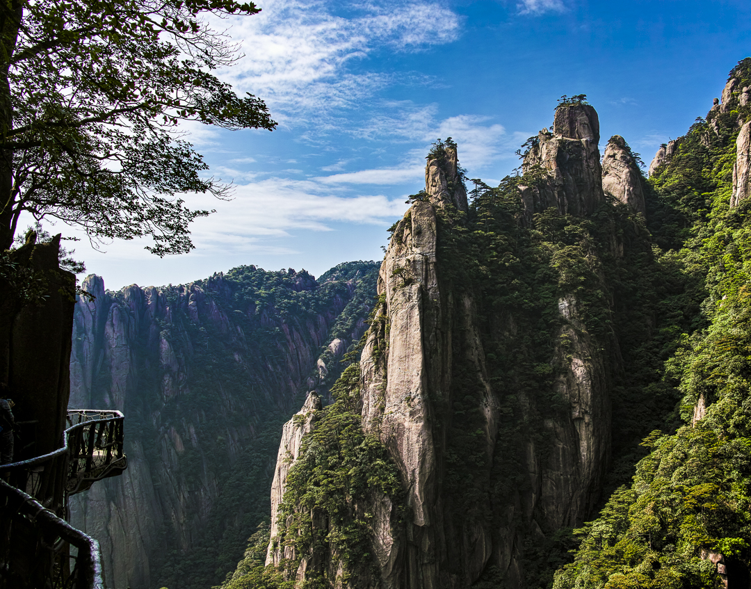 三清山，山迢路遠(yuǎn)，愛如少年
