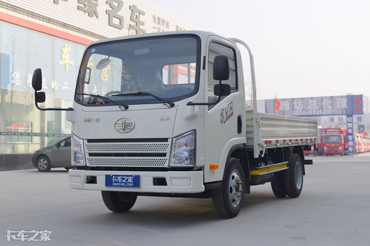 外观方面,解放虎vr沿袭了解放轻卡的家族式设计,点阵式的中网尤其亮眼