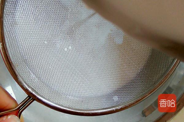 学校门口的热门小吃，要排队才能吃到，一个1元钱，好吃又不贵